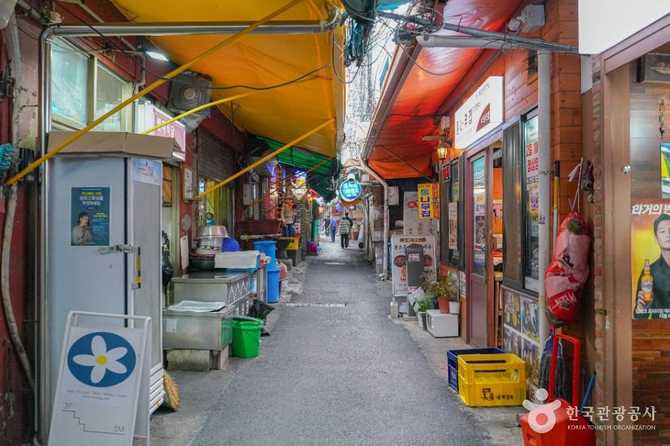 서울 인현시장: 전통과 현대가 어우러진 도심 속 명소