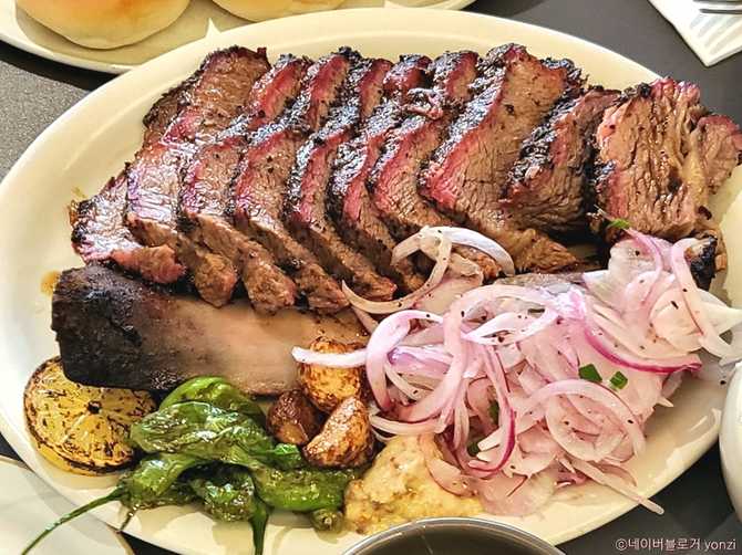 Moonts BBQ - image 1