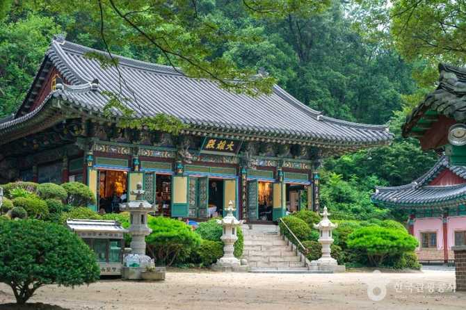 Visit Gwaneumsa Temple in Seoul - image 1