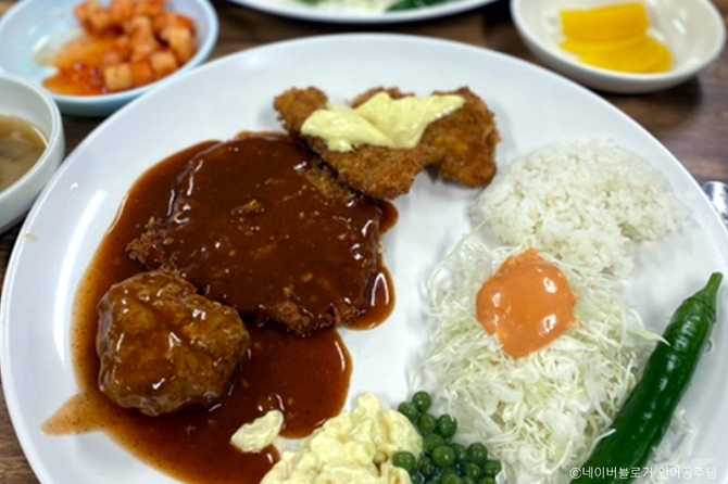 서울 용산구 삼각지역 맛집, 단박왕돈까스의 인기 메뉴와 위치 정보