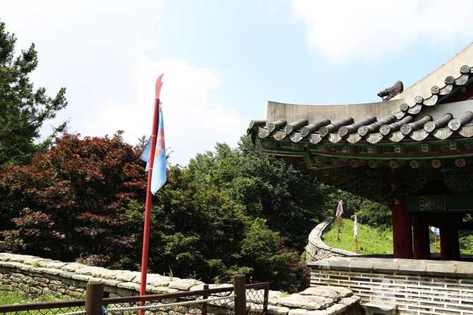 Discover Geumjeongsanseong Dongmun Gate - image 6
