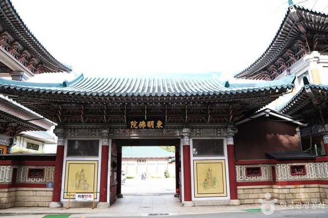 부산 동명불원: 전통과 독특한 건축양식을 만나는 사찰 명소