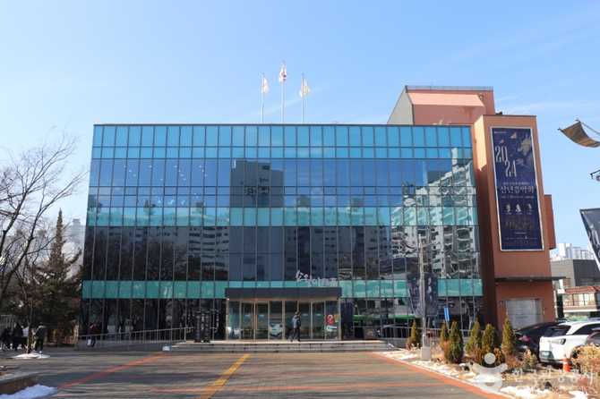 Explore Sowol Art Hall in - image 2