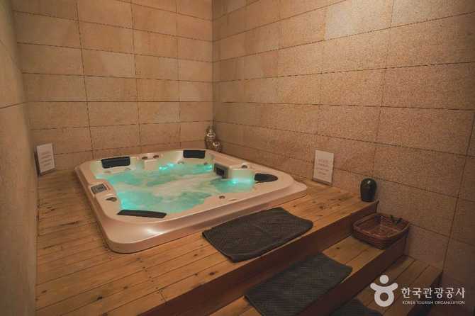 홍삼 전문 SPA 1978: 피부와 심신을 위한 프리미엄 케어