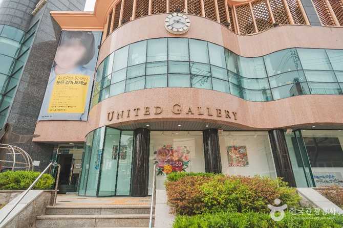 서울 강남구 유나이티드갤러리: 현대와 전통이 어우러진 문화 공간