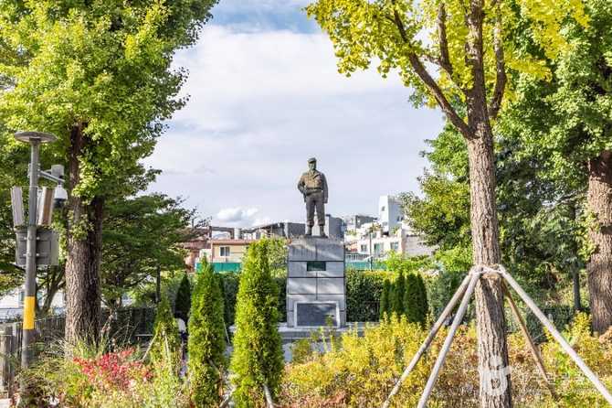 서울 어린이대공원 존 비 코올터 장군 동상: 역사와 위치 안내