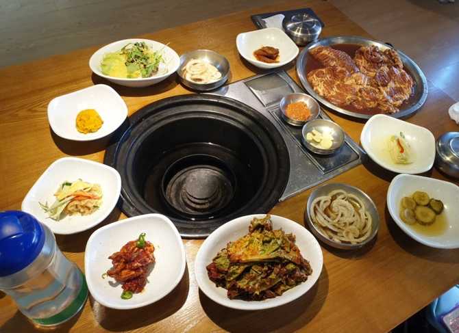 망원역 근처 갈비탕 맛집 진평925, 다양한 메뉴와 넓은 공간의 추천 식당