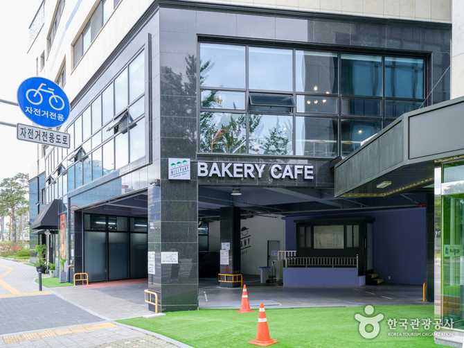 송파구 위례 밀파니 베이커리 카페, 다양한 빵과 음료 즐기기