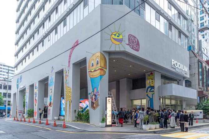 부산 광안리 인근 포디움다이브: 책과 아트가 어우러진 실내 여행지 1