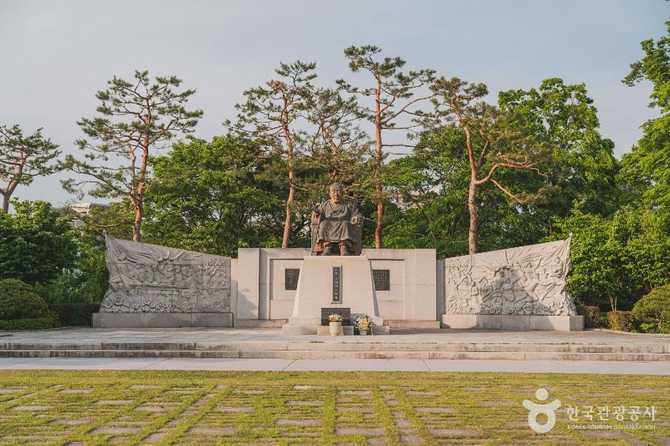 성재 이시영선생 동상 위치와 역사적 의미