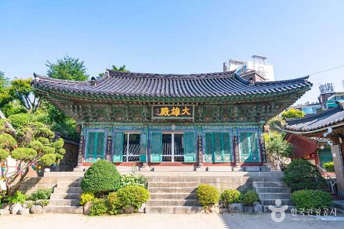 서울의 역사와 문화가 깃든 청룡사 안내