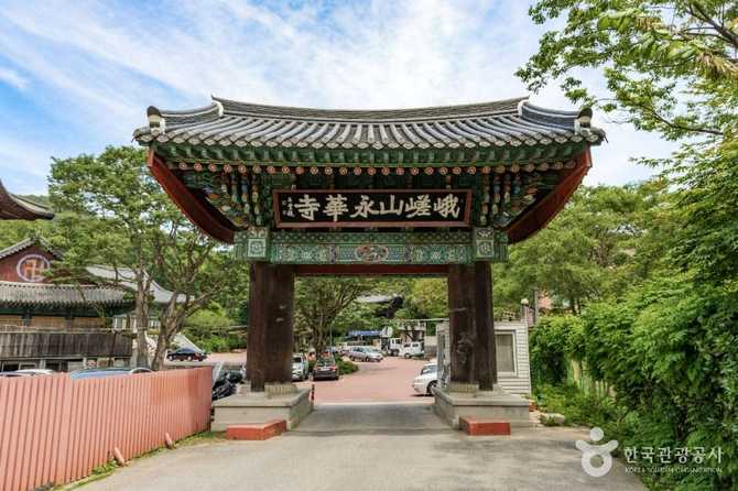 서울의 영화사: 역사와 자연이 어우러진 사찰 명소 안내