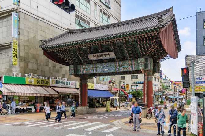 Discover Seoul Yakryeong Market - image 4