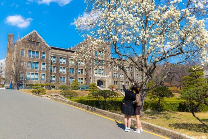 서울 연세대학교 언더우드관의 역사와 중요성 알아보기