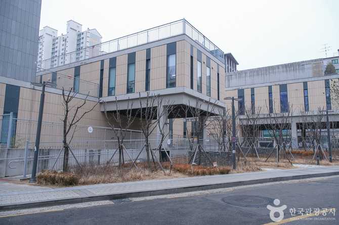 Discover Seoul Family Plaza - image 1