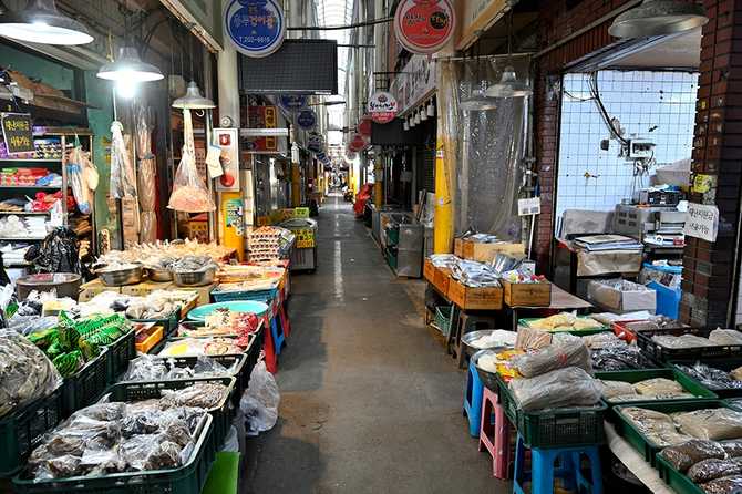 부산 신평종합시장: 다양한 먹거리와 쇼핑을 즐길 수 있는 지역 명소