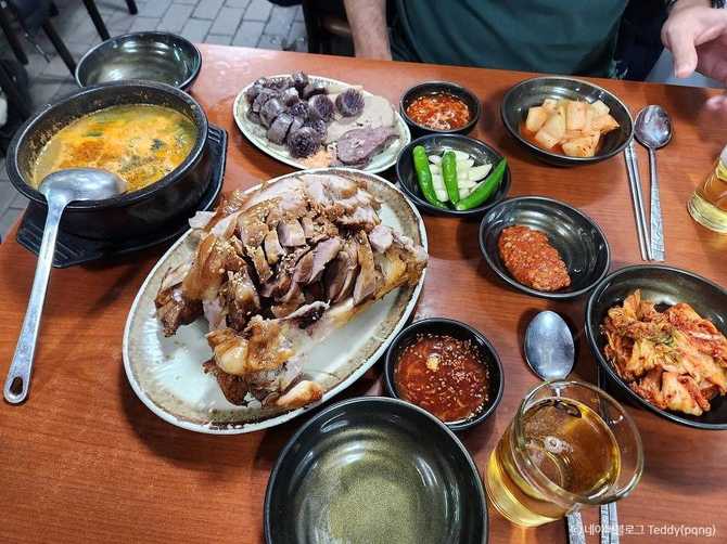 마포소문난원조족발: 30년 전통의 맛과 푸짐한 서비스 1