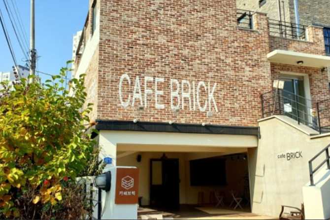 Café Fabric in Sindang - image 2