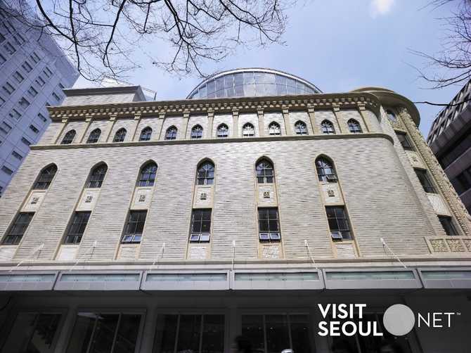명동예술극장: 복원된 역사와 현대 공연이 만나는 문화 공간