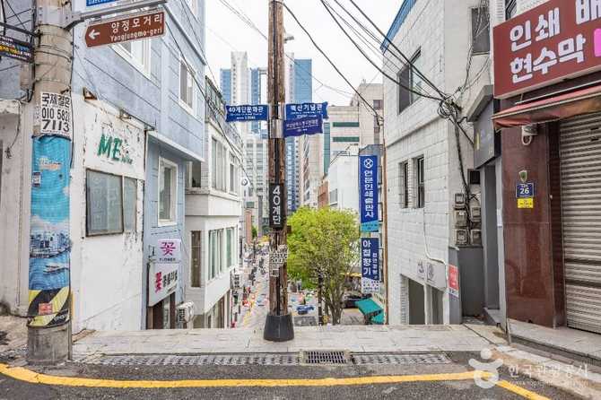 부산 중구 40계단 문화관광테마거리, 역사와 문화의 만남 2