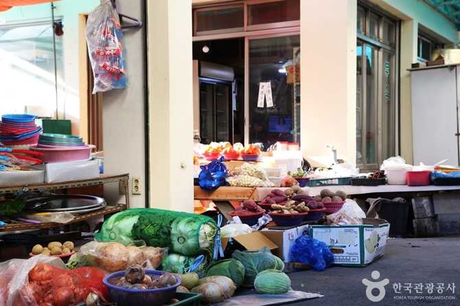 Experience Traditional Markets at Songje - image 2