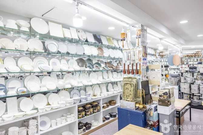 Explore Cheongja Import Market - image 2
