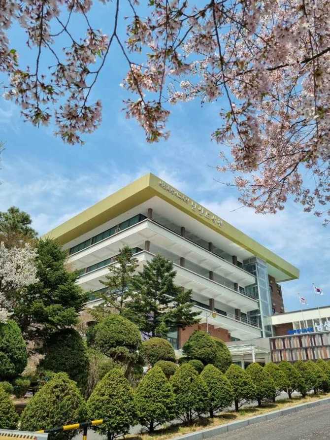 Namsan Library Seoul - image 2