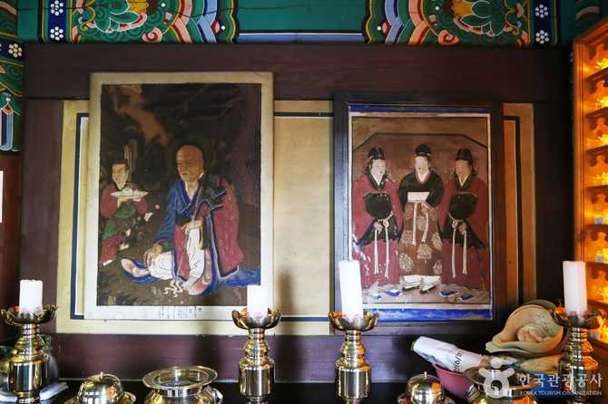 Discover Geumyongam Temple in Busan - image 3