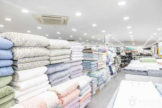 Explore Cheongja Import Market - image 3