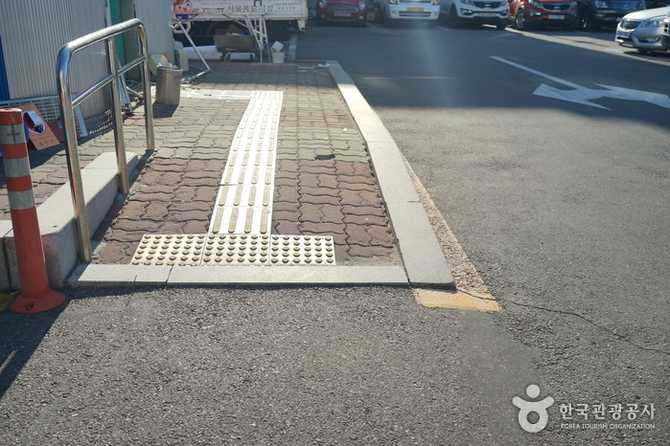 서울풍물시장 안내 및 방문 정보 | 전통과 현대가 어우러진 대표 벼룩시장 3