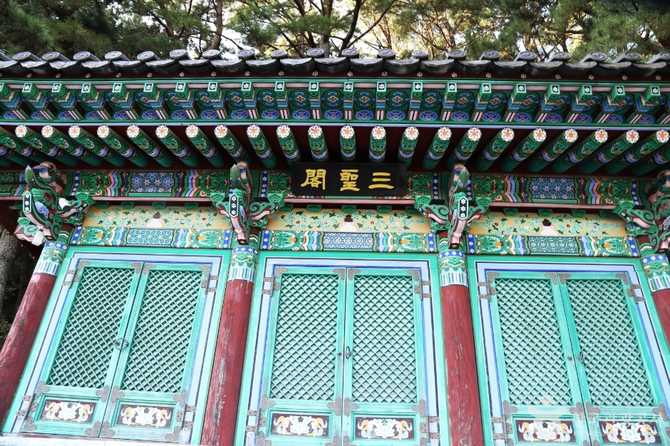 Discover Geumyongam Temple in Busan - image 4