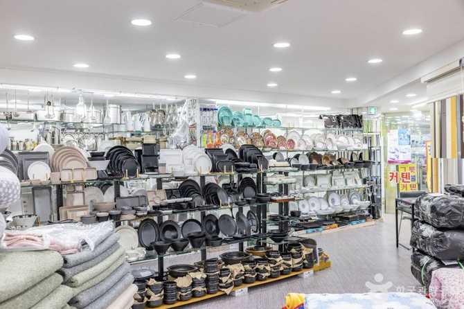 Explore Cheongja Import Market - image 5