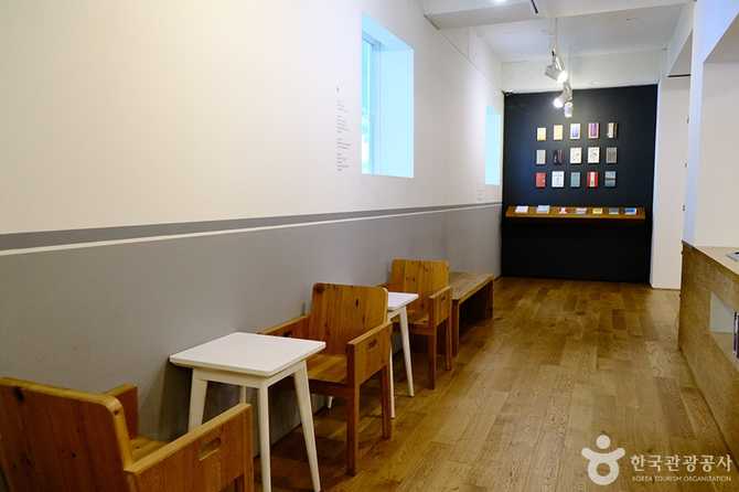 김수영문학관: 한국 현대 시인 김수영의 생애와 문화공간 안내 5