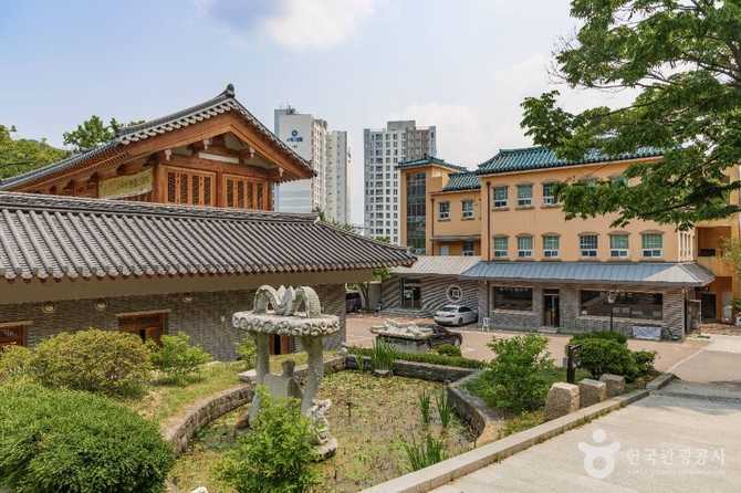 Discover Seoguksa Temple in Seoul - image 8