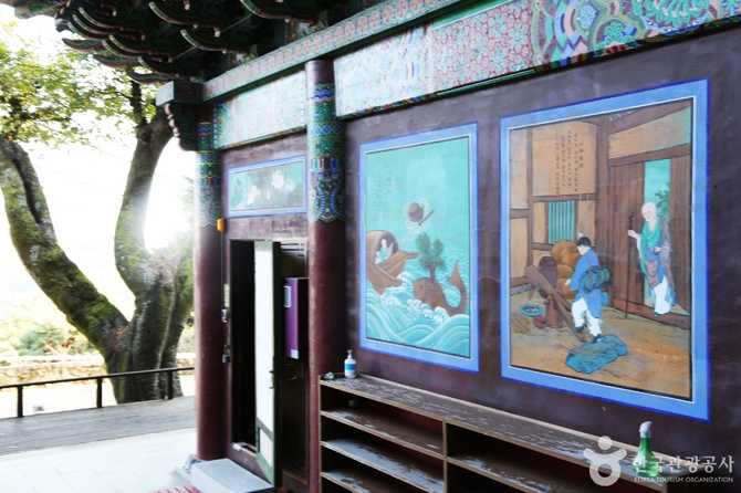 Discover Geumyongam Temple in Busan - image 5
