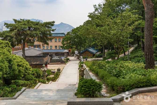 Discover Seoguksa Temple in Seoul - image 7