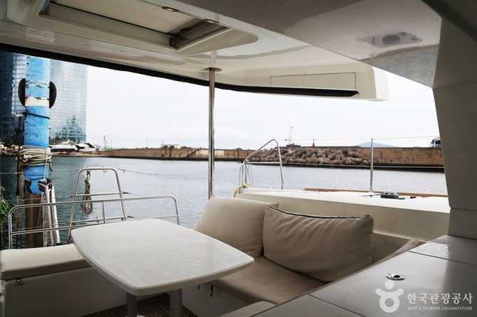 부산 Yacht Tour - image 9