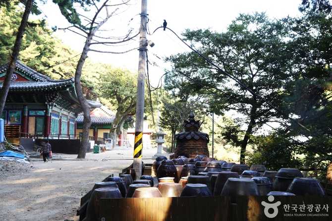 Discover Geumyongam Temple in Busan - image 7