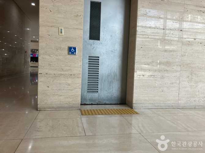 Visit Busan Museum of Modern - image 1