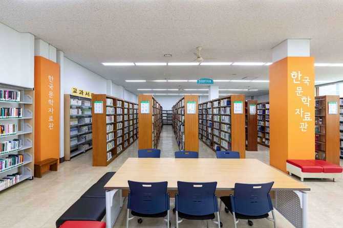 Namsan Library Seoul - image 9