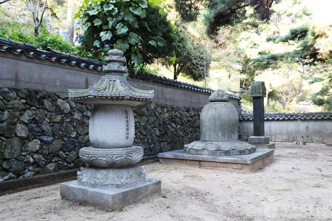 Discover Geumyongam Temple in Busan - image 9