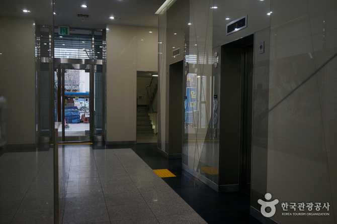Discover Seoul Yakryeong Market - image 12