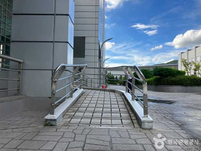 Visit Busan Museum of Modern - image 14