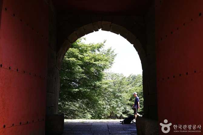 Discover Geumjeongsanseong Dongmun Gate - image 8