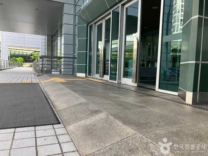 Visit Busan Museum of Modern - image 13