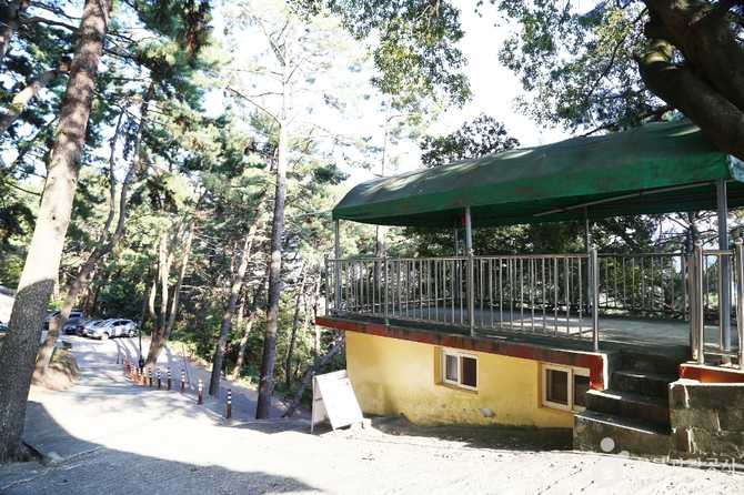 Discover Geumyongam Temple in Busan - image 11