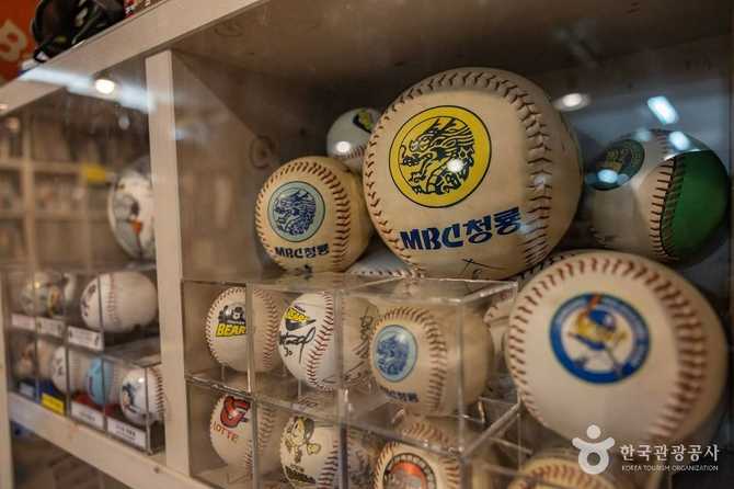 Discover Nostalgic Fun at Busan - image 15