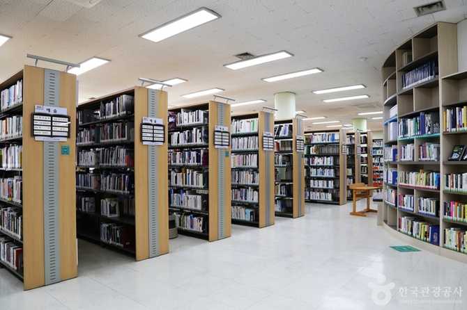 Busan Metropolitan Central Library - image 8