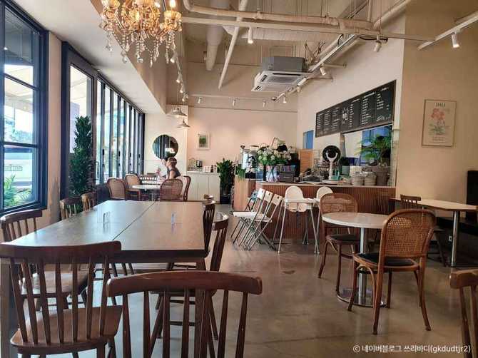 Best Brunch Spots Near Cheonggyecheon - image 2