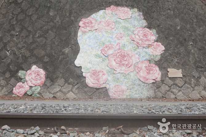 Discover the Scenic and Historic - image 2
